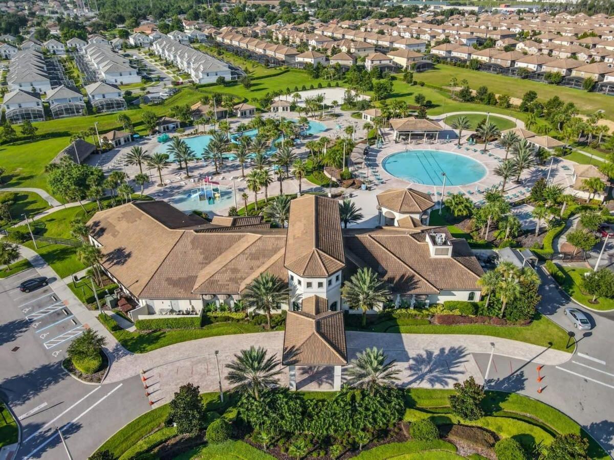 Superb Thematic 2Br Condo With 2 Clubhouses Kissimmee Bagian luar foto